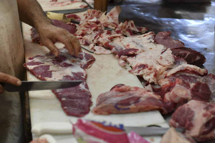Advierten "señales de agotamiento" y una importante caída en el consumo de carne