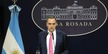 Adorni habló de la inflación y advirtió que se vienen «meses muy difíciles»