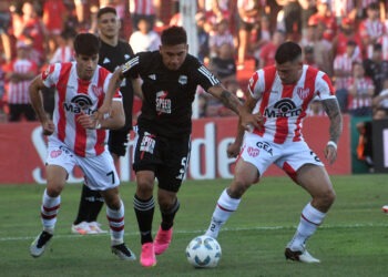 Dabove tras el empate de Instituto: «Fue un partido duro con la complejidad de la primera fecha»