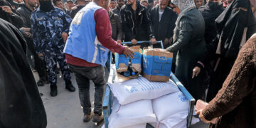 Israel pide salida de agencia de la ONU en Gaza tras la guerra y más países suspenden financiamiento