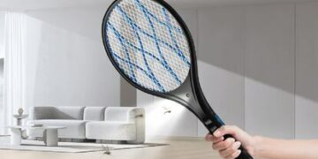 Frente a los altos precios de repelentes, las raquetas eléctricas se vuelven furor para combatir los mosquitos
