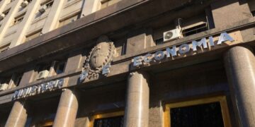 El Gobierno oficializó el incremento del 16% a los empleados públicos: así quedan las escalas