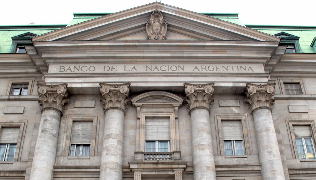 La discusión por la privatización del Banco Nación suma rechazos de legisladores y expertos