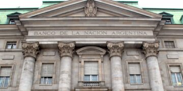 La discusión por la privatización del Banco Nación suma rechazos de legisladores y expertos