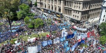 El Gobierno le descontará el día a los empleados estatales que adhieran al paro de la CGT