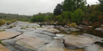 Denuncian penalmente a la provincia de Córdoba y al municipio de Cabalango por un caño que «succionó» a su hija