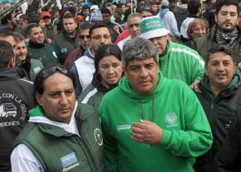 Camioneros adhirió a paro y marcha del 24 y rechazó intento de privatización de empresas públicas