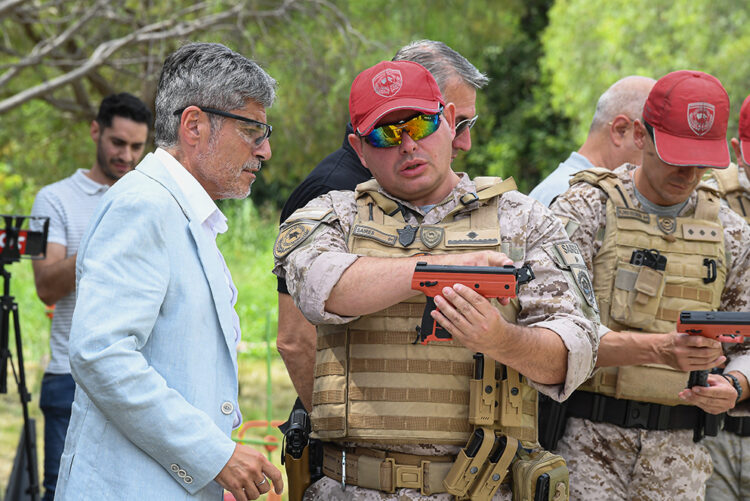 El ministro Quinteros encabezó una jornada de exposición y capacitación.