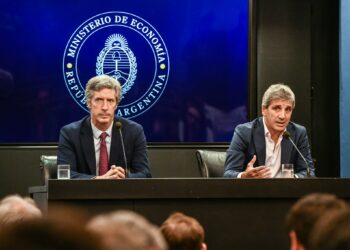 El Gobierno y el FMI presionan al Congreso por la Ley ómnibus