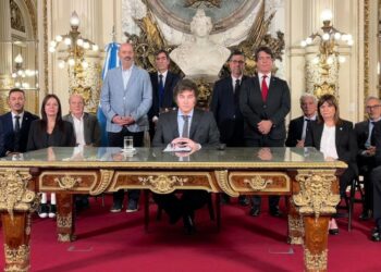 El Gobierno presentó ante la justicia el informe para justificar la reforma laboral vía DNU