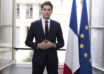 Macron impulsa su mando con la mención del nuevo premier