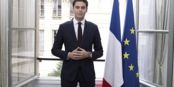 Macron impulsa su mando con la mención del nuevo premier