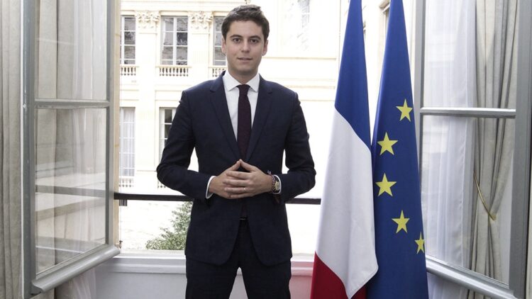 Attal se convirtió en el primer ministro más joven de Francia, con 34 años.
