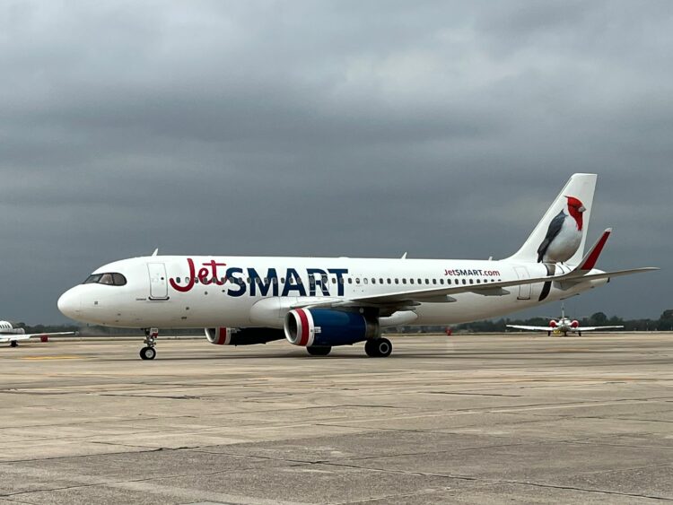 Jetsmar canceló todos sus servicios; Aerolíneas, 267 vuelos y Flybondi operará en Ezeiza por el paro