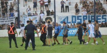 Los hinchas de Juniors que agredieron a un jugador serán sancionados por tres años