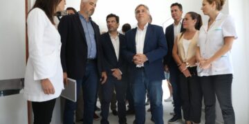 La reforma hospitalaria de Llaryora disparó críticas de  profesionales y gremios