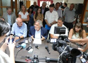 Llaryora se reunió con sectores del agro y reafirmó el rechazo al aumento de retenciones