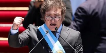 Una encuesta advirtió por la  caída de imagen del Gobierno