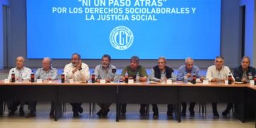Sin referencias de conducción, el peronismo ensaya estrategia de «sindicalización» detrás de la CGT