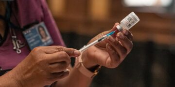 Salud recordó la importancia de tener las vacunas al día contra el Covid-19