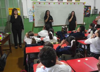 Escuelas de Córdoba incorporan lengua de señas a los contenidos curriculares