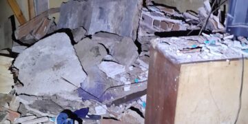 Dos niños resultaron heridos tras el derrumbe de parte del techo de su casa en San Vicente