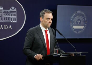 Adorni aseguró que los ministros «van a dar explicaciones al Congreso» sobre la ley ómnibus