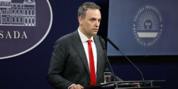Adorni aseguró que los ministros «van a dar explicaciones al Congreso» sobre la ley ómnibus