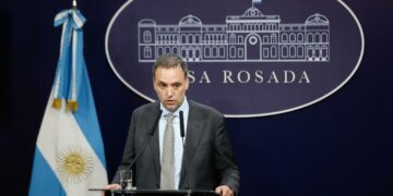 Para el Gobierno, la suba de los dólares financieros se debió a los amparos judiciales contra el DNU