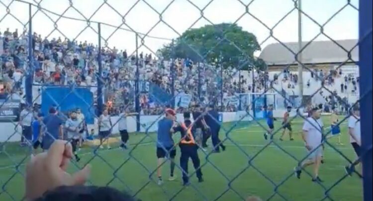 Los hinchas de Juniors que golpearon a un jugador fueron identificados y gravemente sancionados