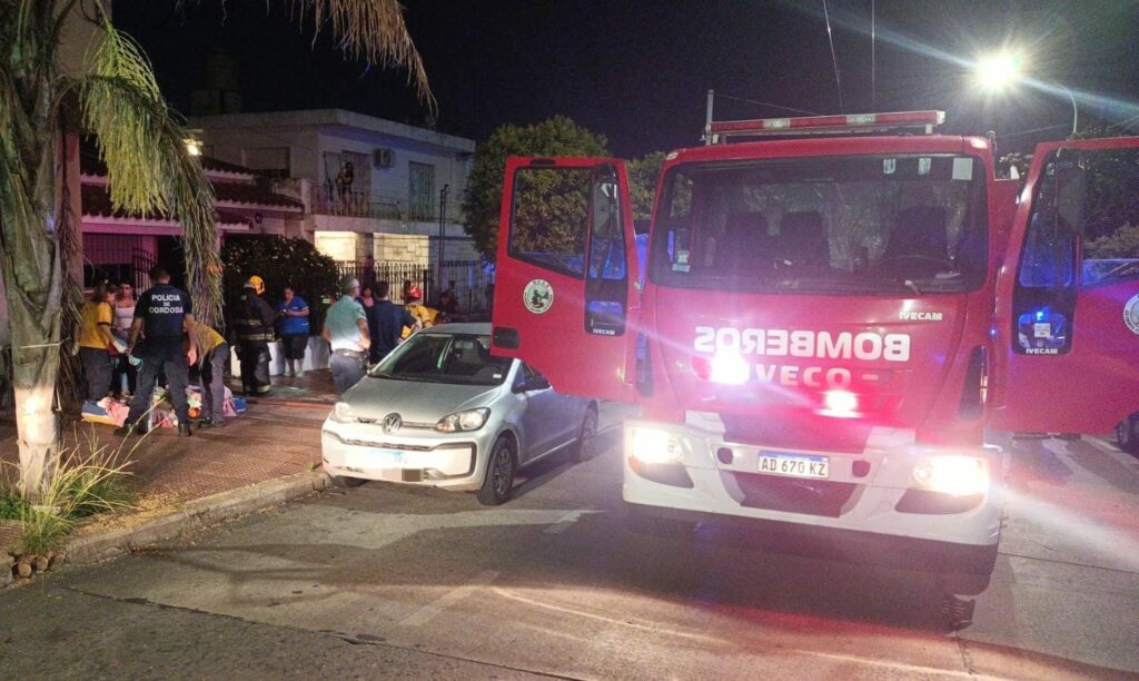 Cuatro adultos mayores resultaron heridos tras el incendio de una residencia en Córdoba