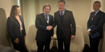 Milei en Davos se reunió con Cameron y hablaron sobre Malvinas