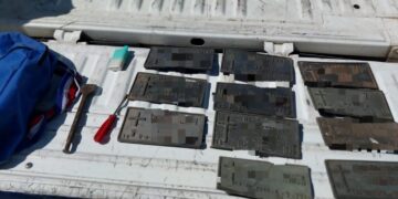 Dos menores fueron descubiertos robando placas de bronce en el Cementerio de Villa Allende