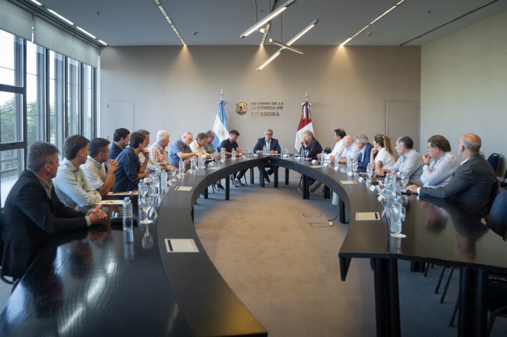 Llaryora sigue en diálogo por los impactos de la Ley ómnibus y se reunió con representantes de ganadería