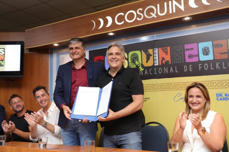 Llaryora en Cosquín: "No vamos a acompañar la derogación de leyes culturales que se debaten en el Congreso"