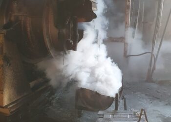 Bomberos lograron apagar un incendio en una fábrica de fundición de aluminio