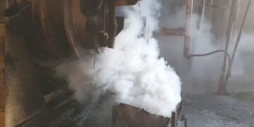 Bomberos lograron apagar un incendio en una fábrica de fundición de aluminio