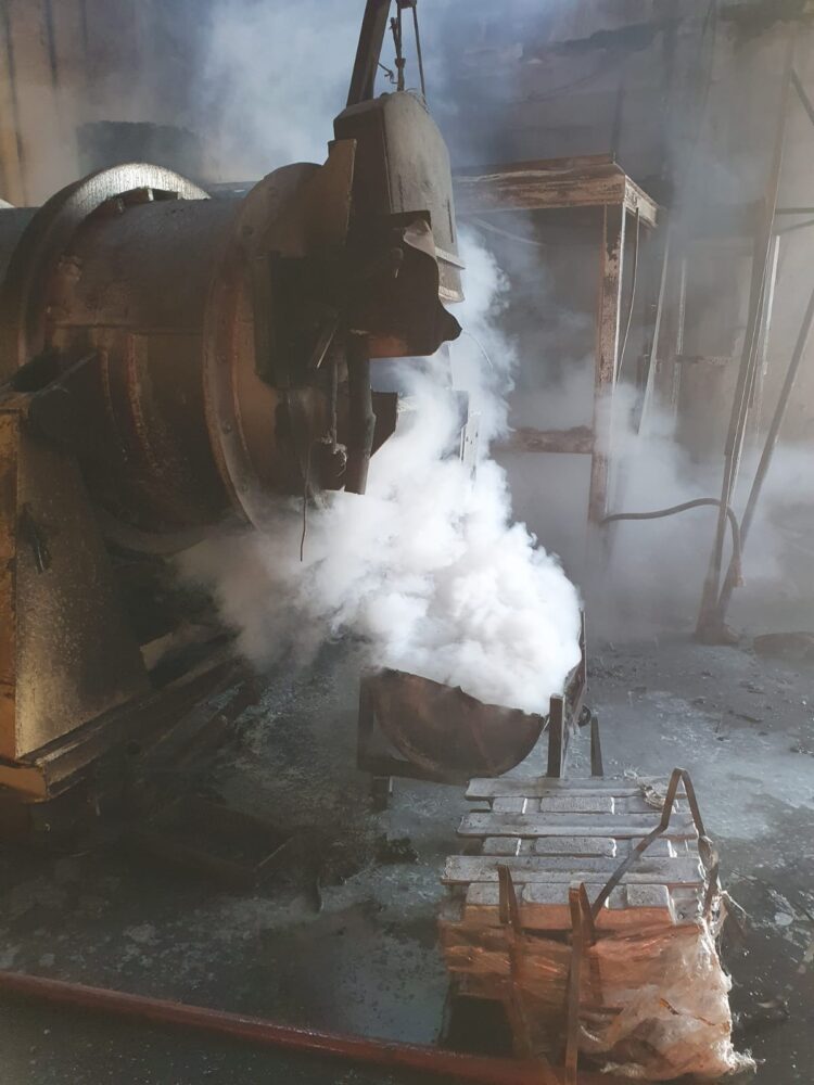 Bomberos lograron apagar un incendio en una fábrica de fundición de aluminio