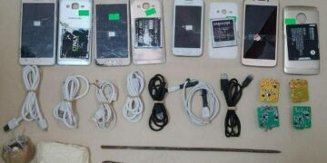 Incautan 12 teléfonos celulares y estupefacientes en la cárcel de Río Cuarto