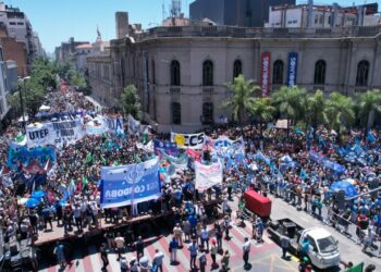 Importante adhesión al paro nacional en Córdoba y Rosario