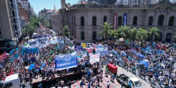 Importante adhesión al paro nacional en Córdoba y Rosario