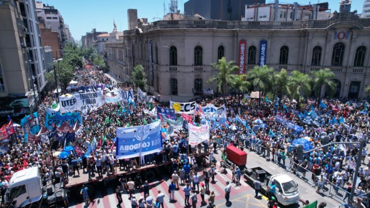 Importante adhesión al paro nacional en Córdoba y Rosario