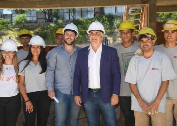 Llaryora acompañará parte del paquete fiscal de la Nación