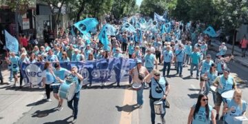 Los docentes profundizan el plan  de lucha por un aumento superador
