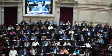 En un clima de alta tensión, la Cámara  baja inició el debate de la Ley ómnibus