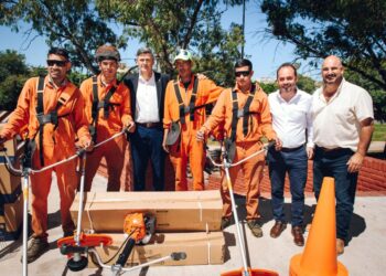 Passerini entregó equipos para el mantenimiento de la Costanera
