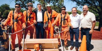 Passerini entregó equipos para el mantenimiento de la Costanera