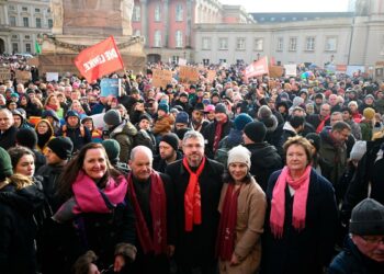 Miran de reojo a la ultraderecha