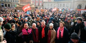 Miran de reojo a la ultraderecha