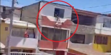 El amante de una mujer cayó semidesnudo desde la ventana de un segundo piso mientras escapaba del esposo